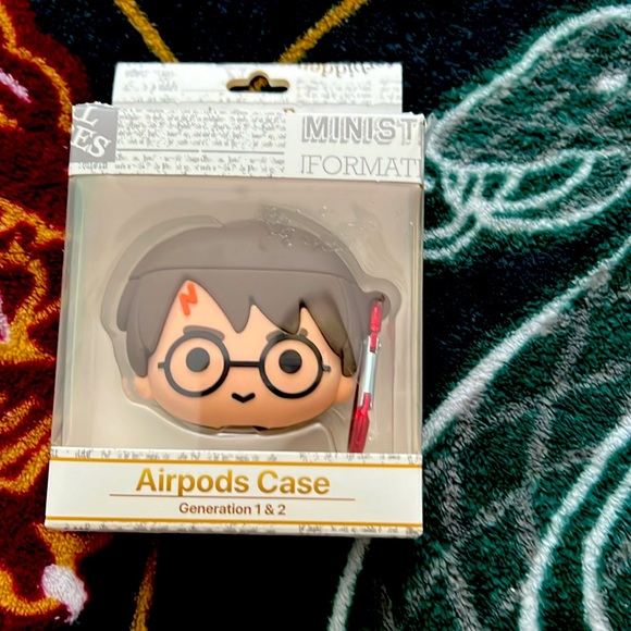 Harry Potter Airpode Case - Picture 2 of 11